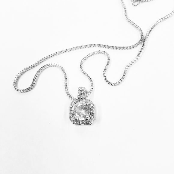 Affordable but not cheap gift Jewelry - Box Chain w/ Crystal Pendant